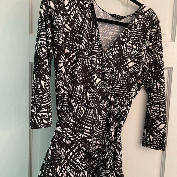 Euc George black and white print wrap dress size medium - Picture 6 of 8